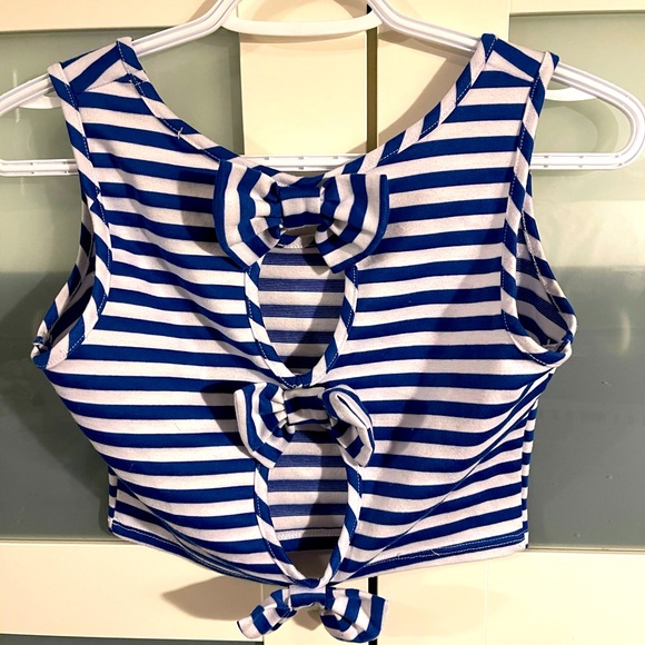 💙 Summer Crop Top With Cute Back 💙 - Picture 2 of 2